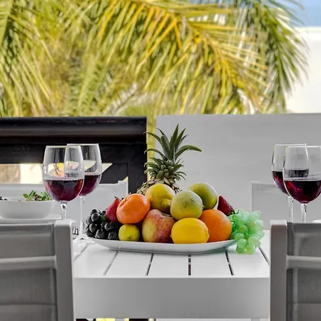 Апартаменти White Paradise *