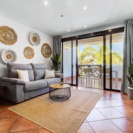 White Paradise * אדחה