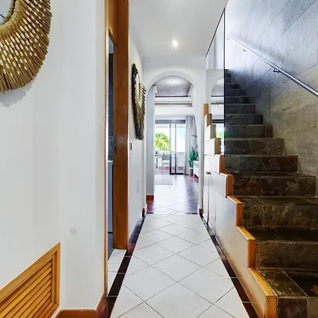 White Paradise * אדחה